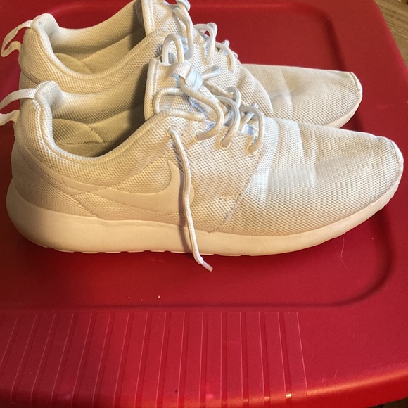 Nike women size 11 - Picture 3 of 5